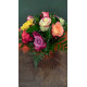 Bouquet rond de roses variées en poche d'eau