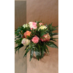 Bouquet rond de roses variées